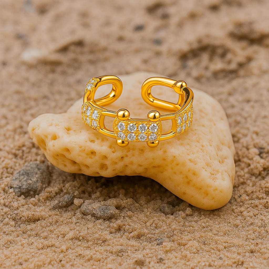 Adjustable Link Ring with Clear Details — Chloe