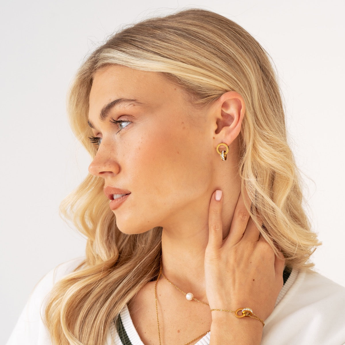 Interlocking Roman Ring Stud Earrings — Camila