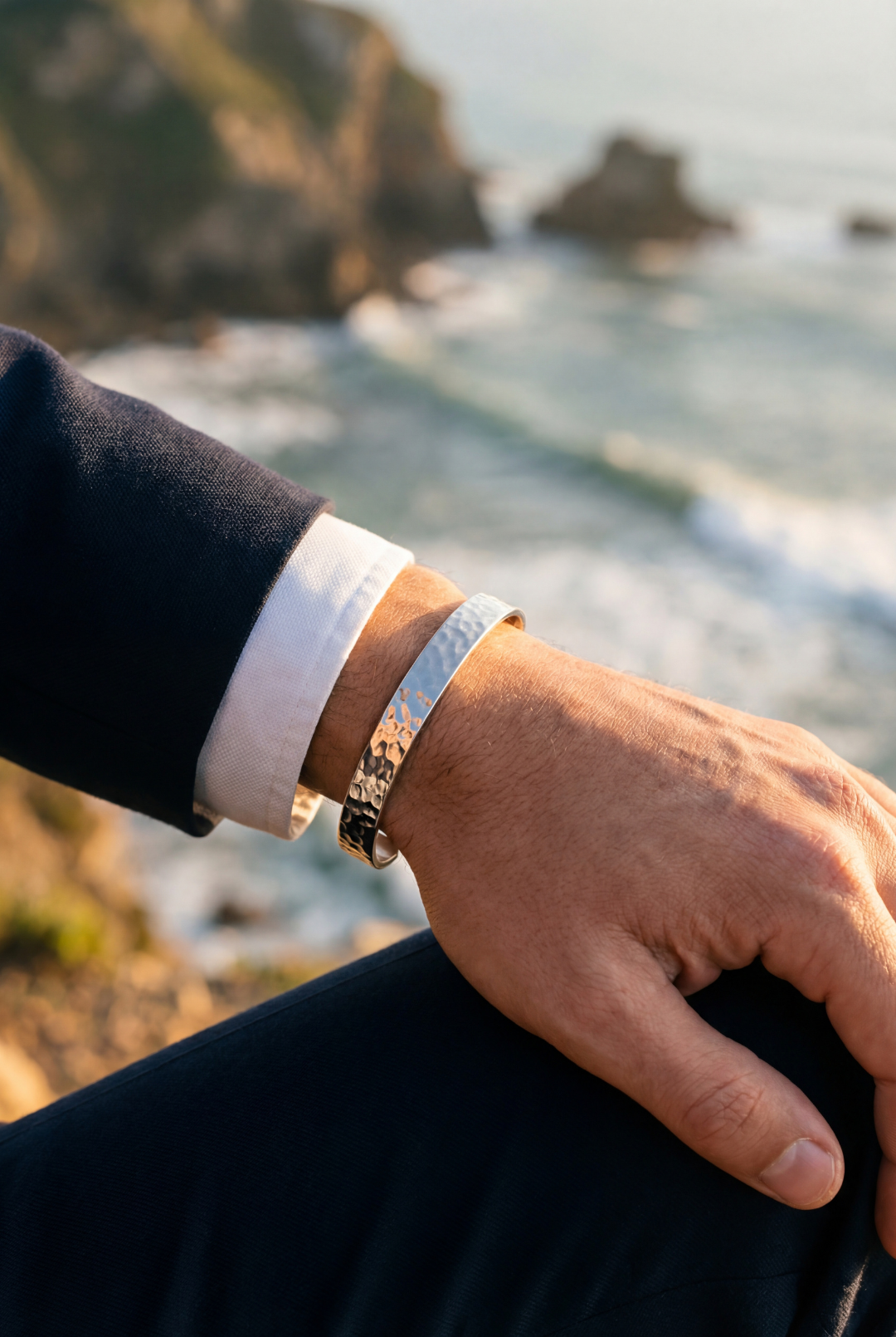 Men’s Hammered Stainless Steel Cuff Bracelet, 6 mm — Costa Bruta