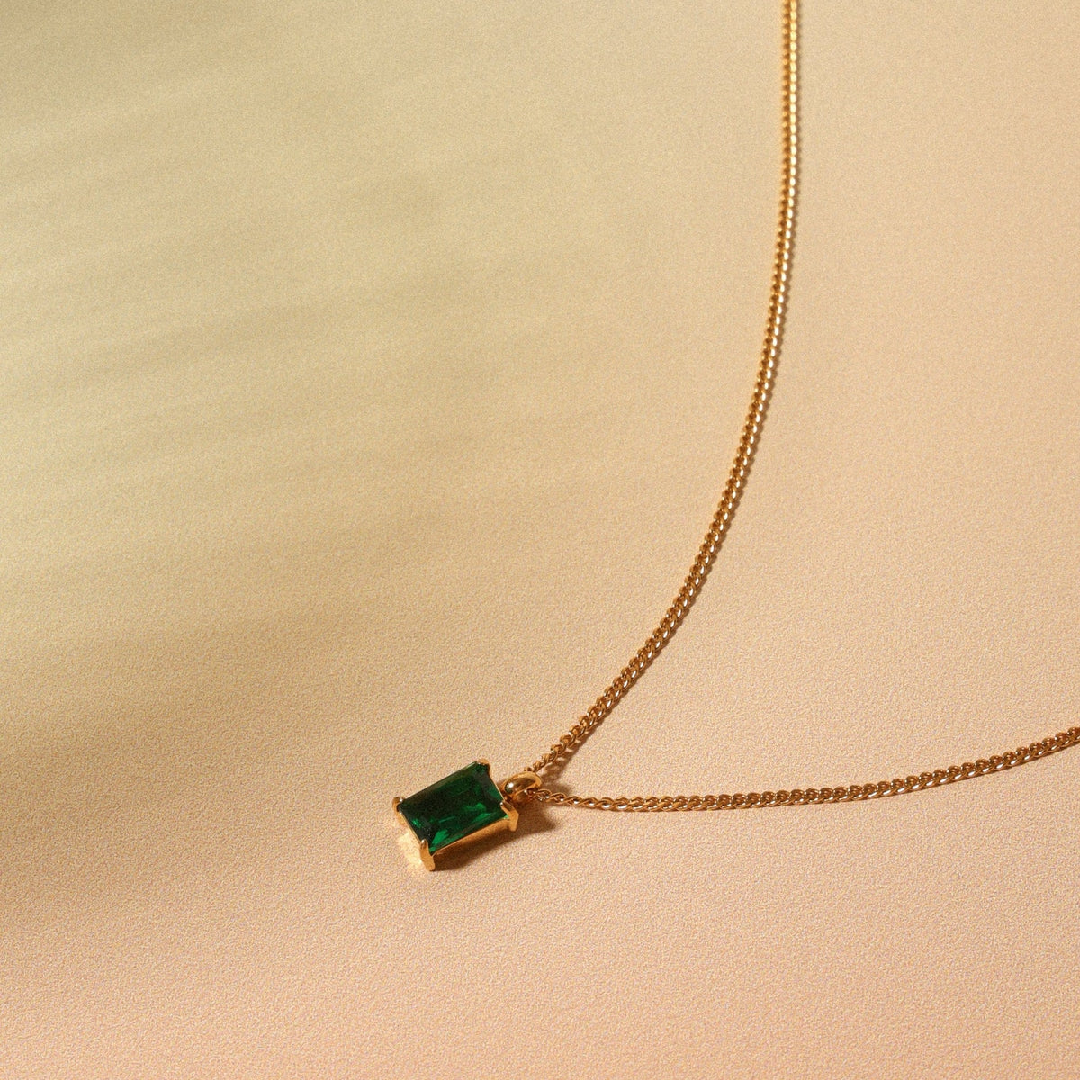 Green Rectangular Stone Necklace, 6 × 4 mm