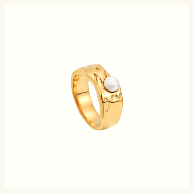 Sculpted Pearl Detail Band Ring — Sista
