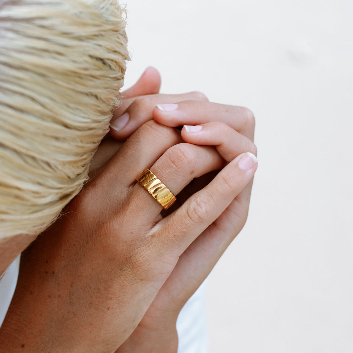 Wide Ribbed Band Ring — Bold