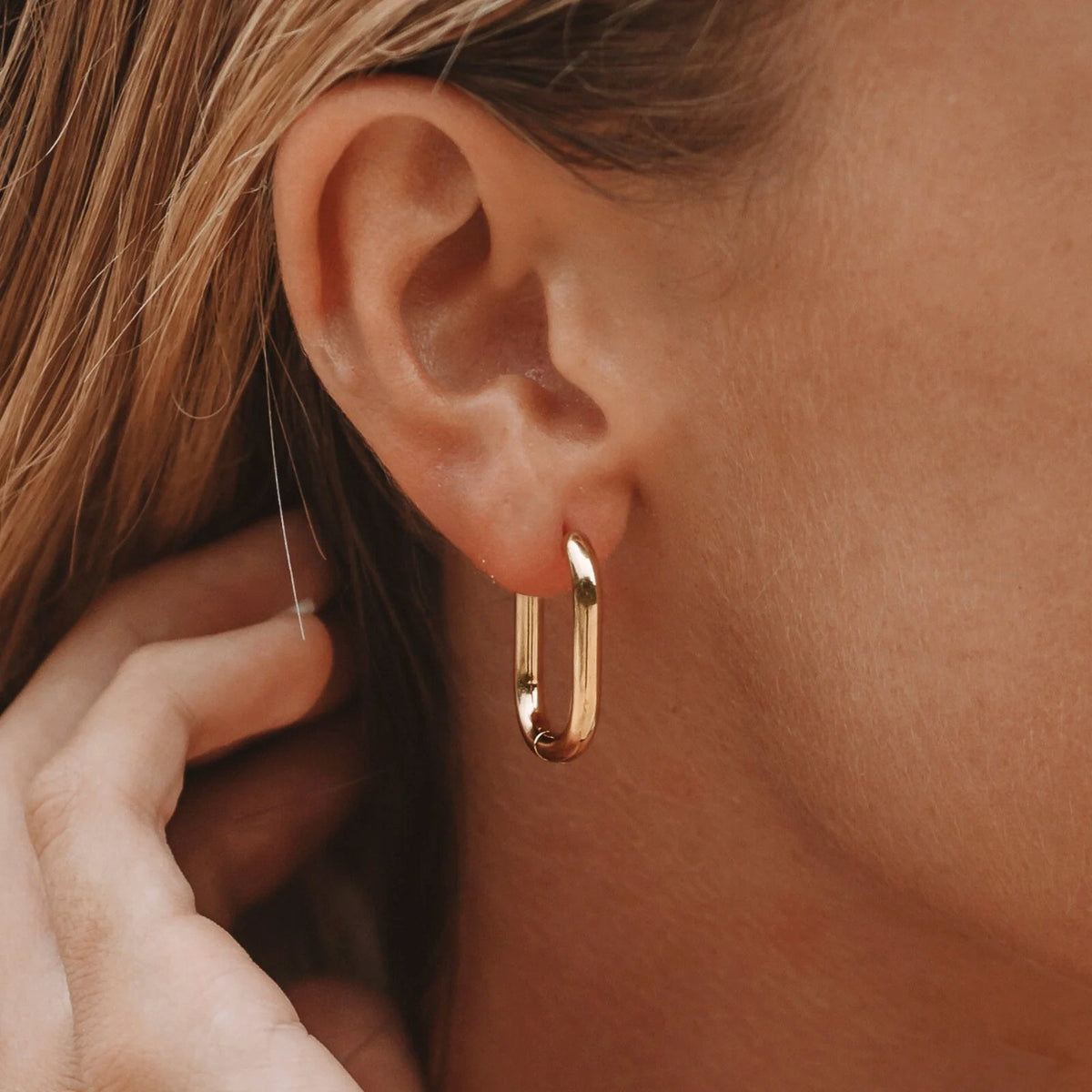 Elongated Oval Hoop Earrings, 15 × 24 mm