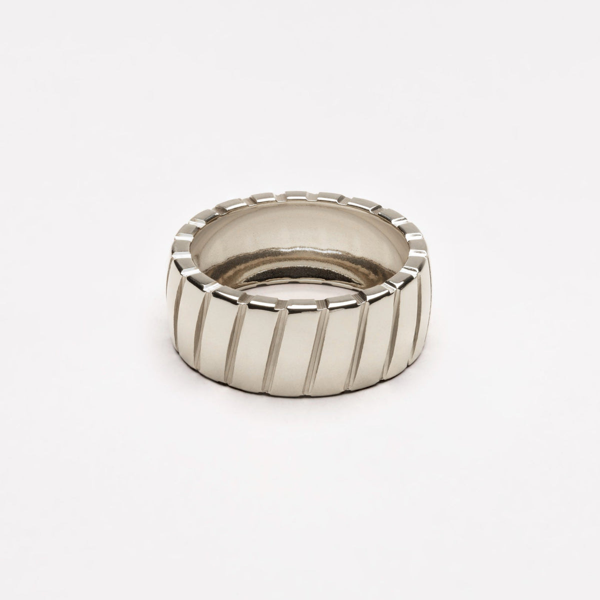 Wide Ribbed Band Ring — Bold