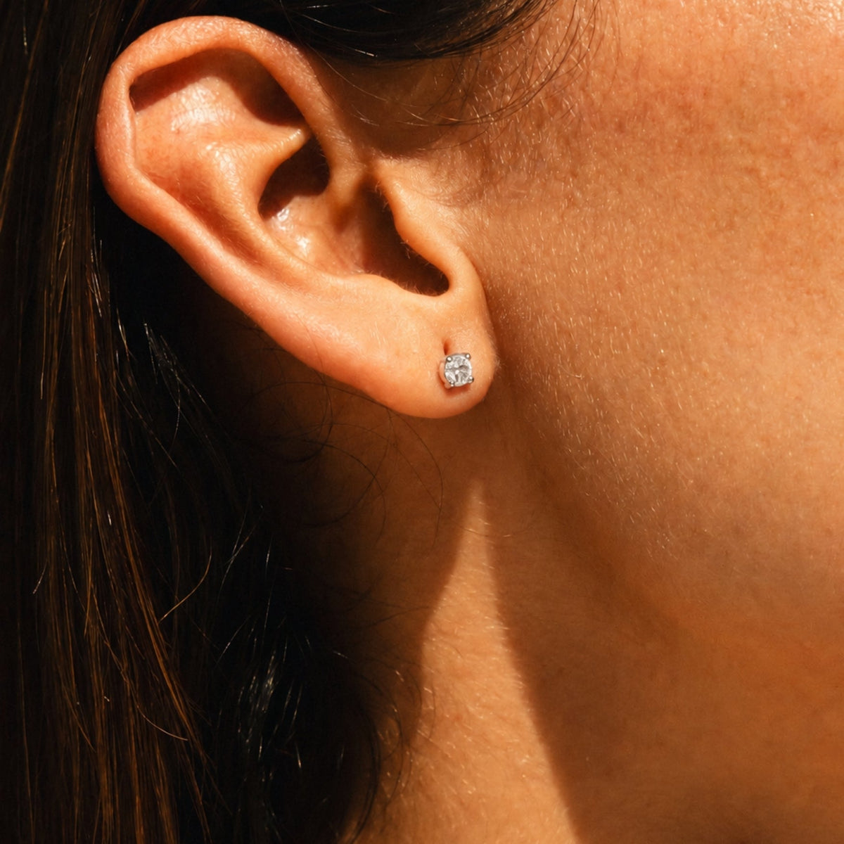 Round Zircon Stud Earrings, 3.2 mm