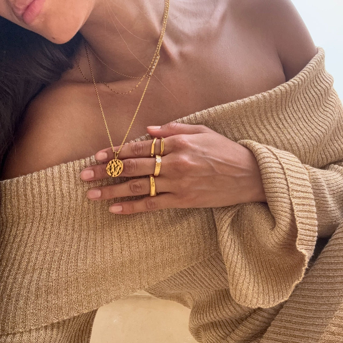 Hammered Disc Pendant Necklace — Sorella