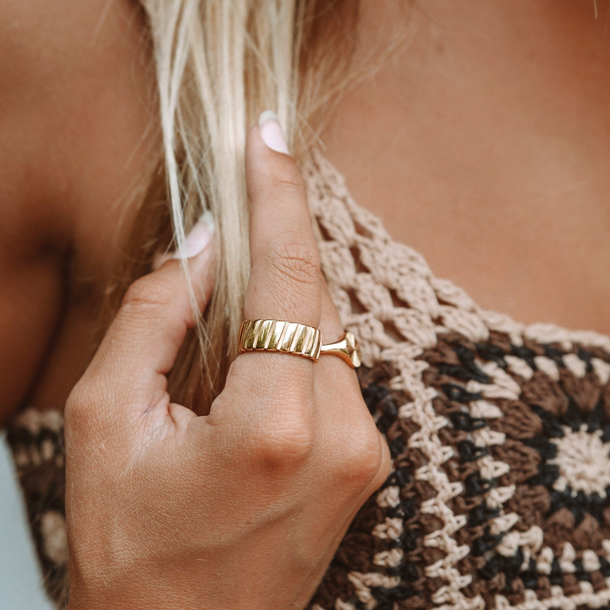 Wide Ribbed Band Ring — Bold