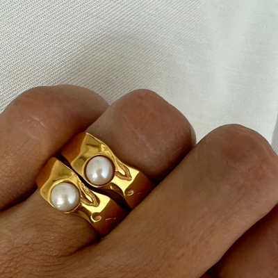 Sculpted Pearl Detail Band Ring — Sista