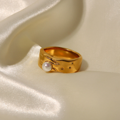 Sculpted Pearl Detail Band Ring — Sista