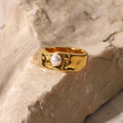 Sculpted Pearl Detail Band Ring — Sista