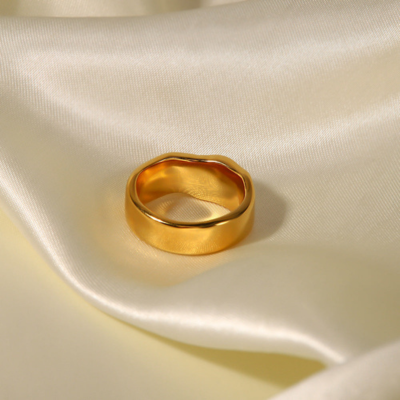 Sculpted Pearl Detail Band Ring — Sista