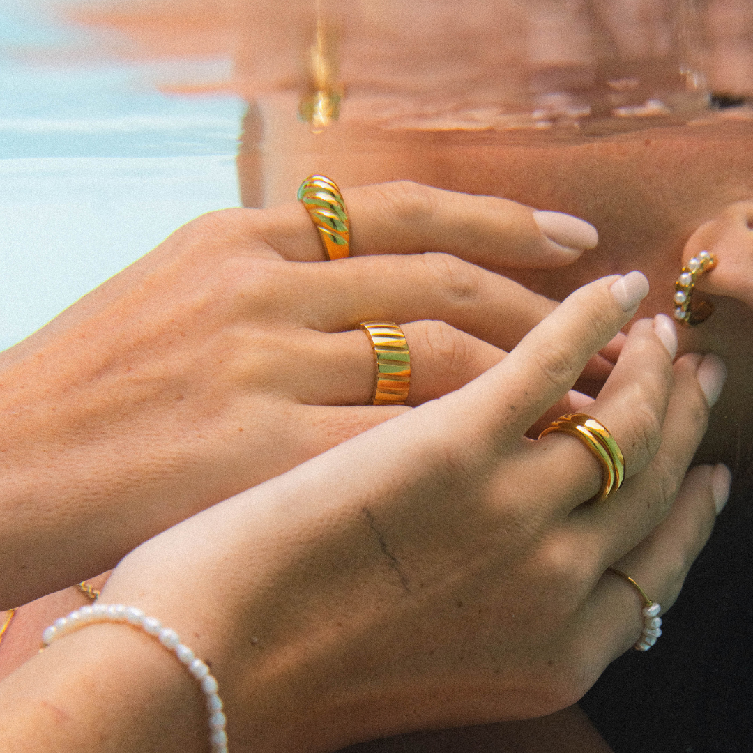 Wide Ribbed Band Ring — Bold
