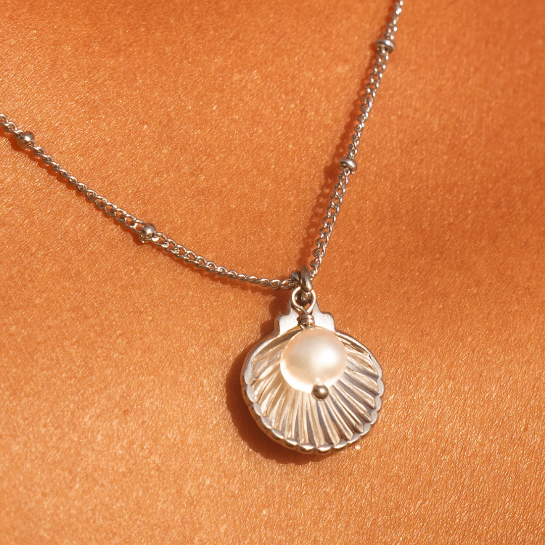 Reversible Shell and Pearl Pendant Necklace