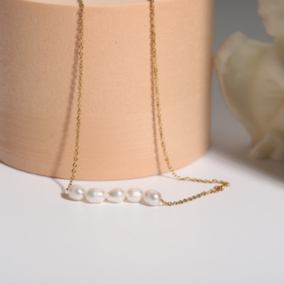 Five Pearl Detail Chain Necklace — Kona
