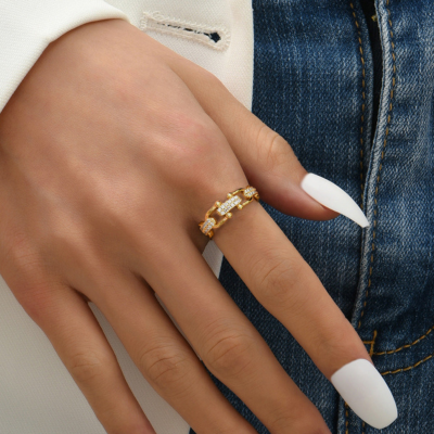 Adjustable Link Ring with Clear Details — Chloe