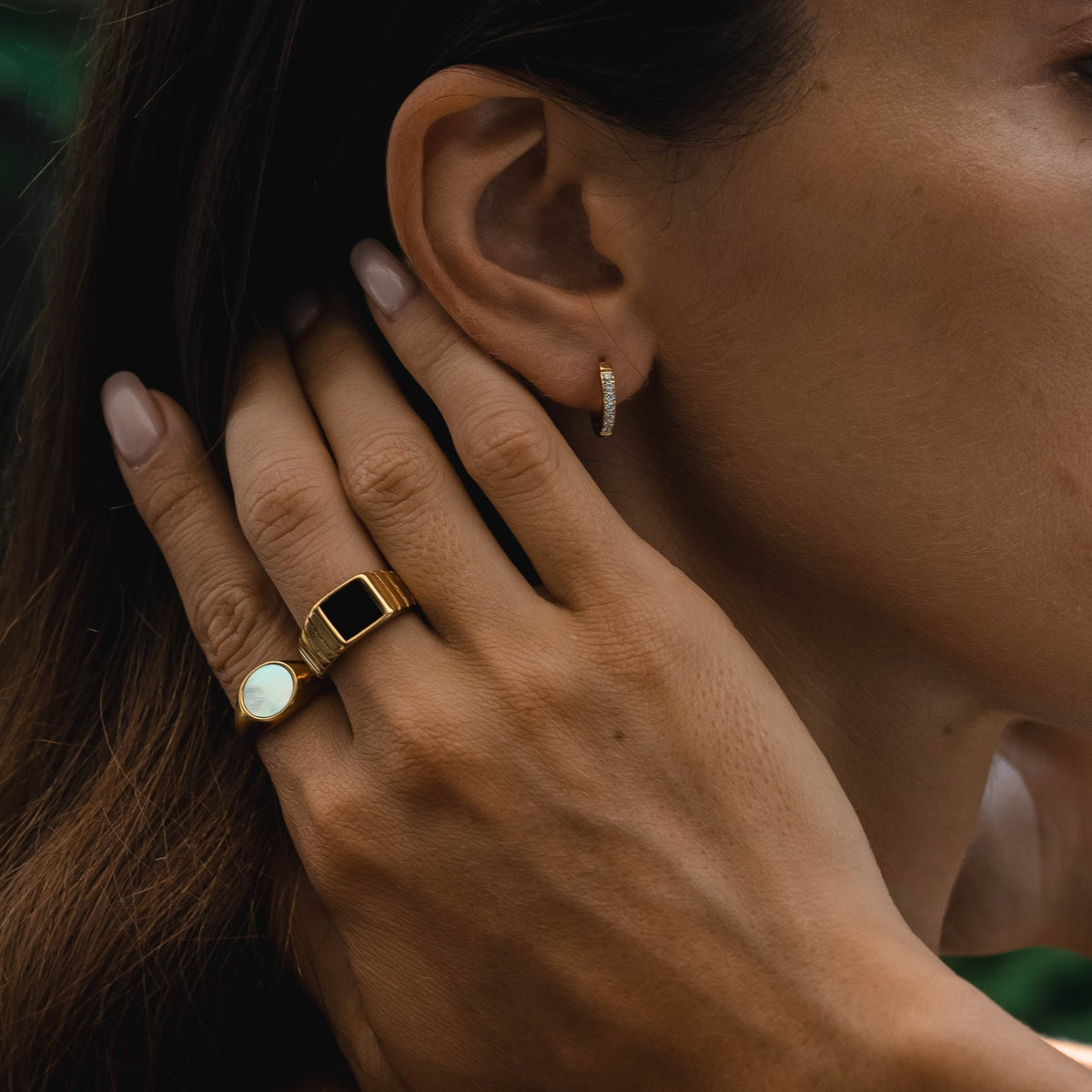 Black Onyx Ribbed Signet Ring — Kaya