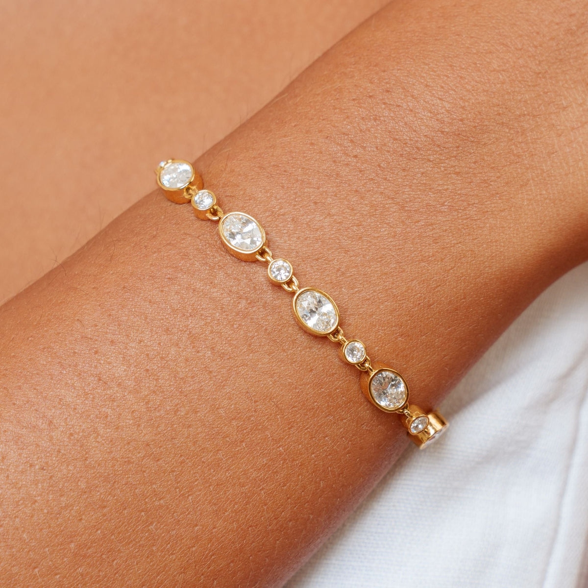 Bezel Set Zircon Station Bracelet — Aura