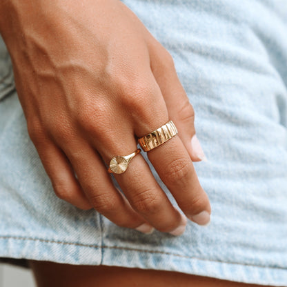 Wide Ribbed Band Ring — Bold