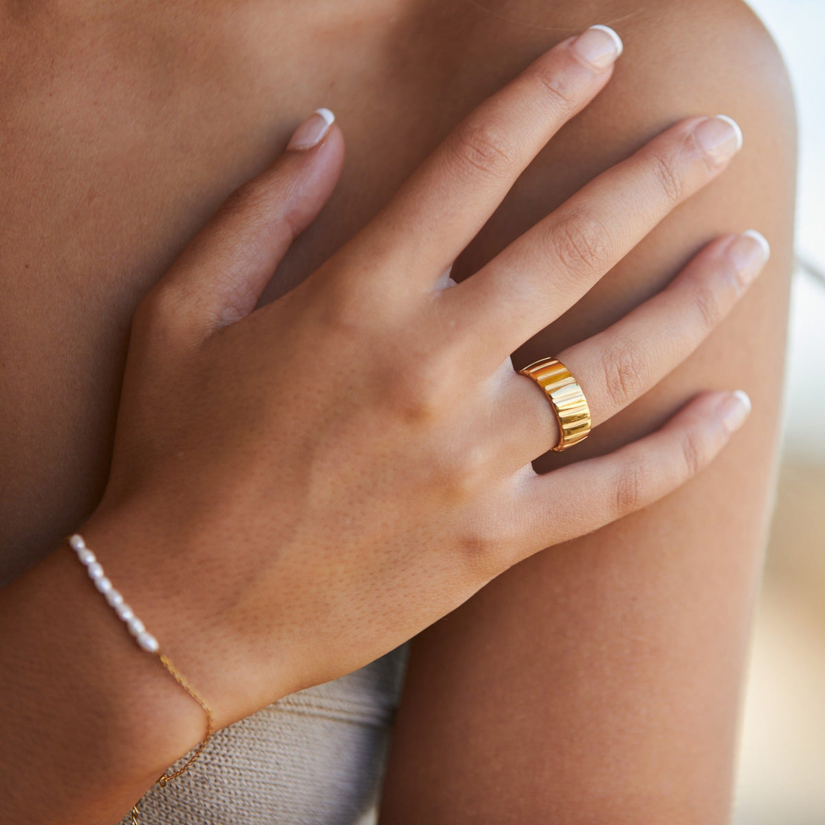Wide Ribbed Band Ring — Bold