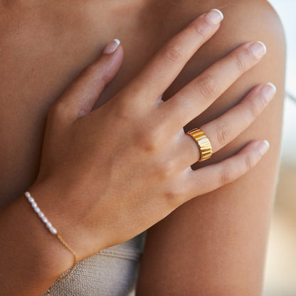 Wide Ribbed Band Ring — Bold