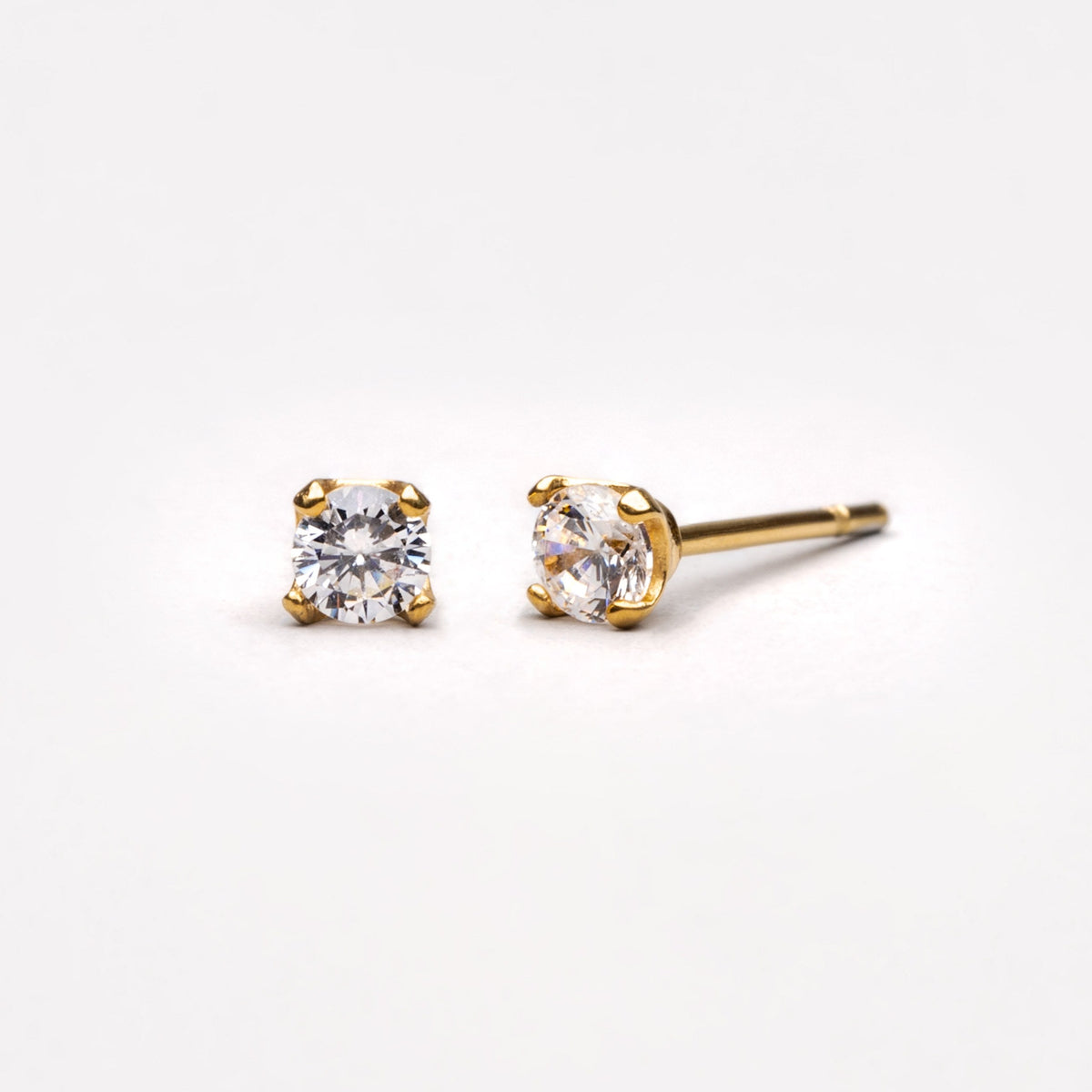 Round Zircon Stud Earrings, 3.2 mm