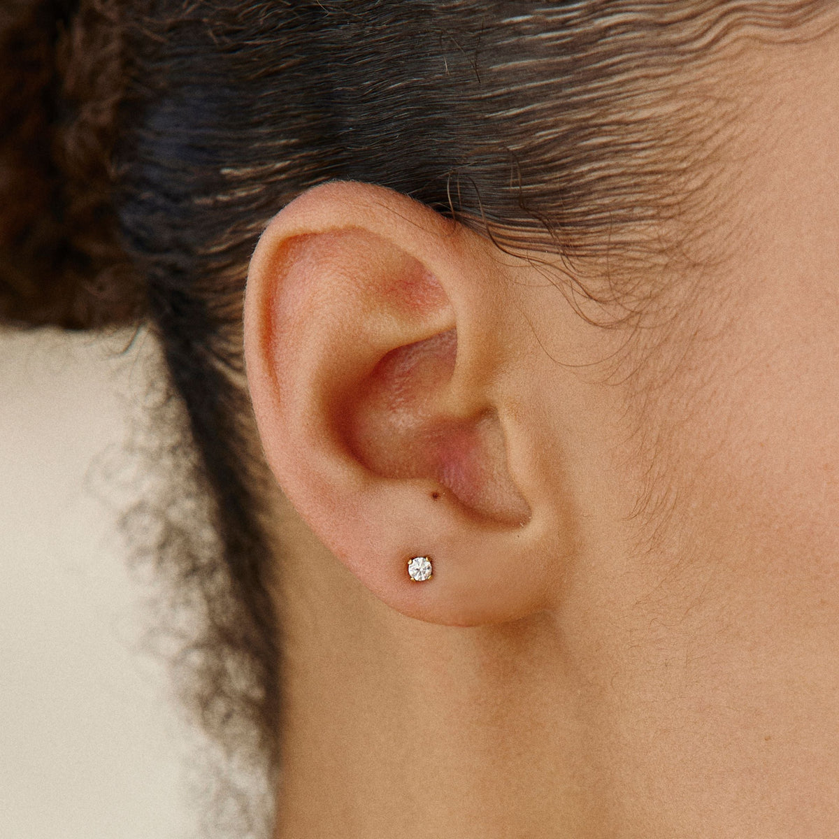 Round Zircon Stud Earrings, 3.2 mm