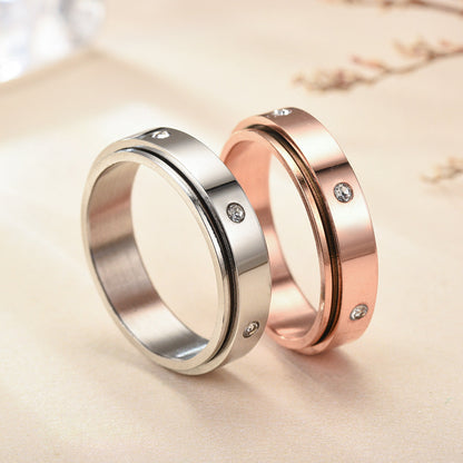 Spinner Band Ring with Clear Details — Livia