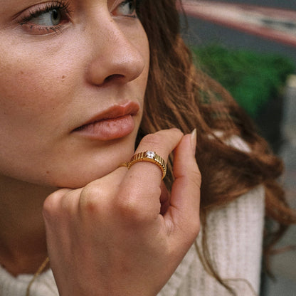 Round White Zircon Ribbed Ring — Aspen