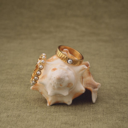 Shell Pearl Grooved Band Ring — Moana