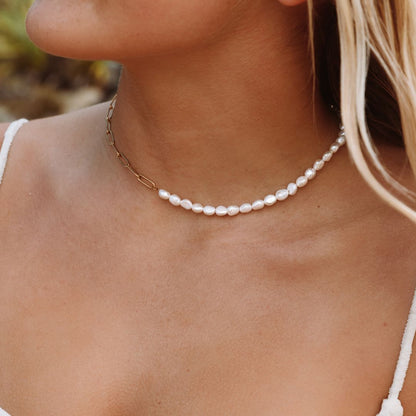 Half Pearl and Paperclip Necklace, 39 cm — Mykonos