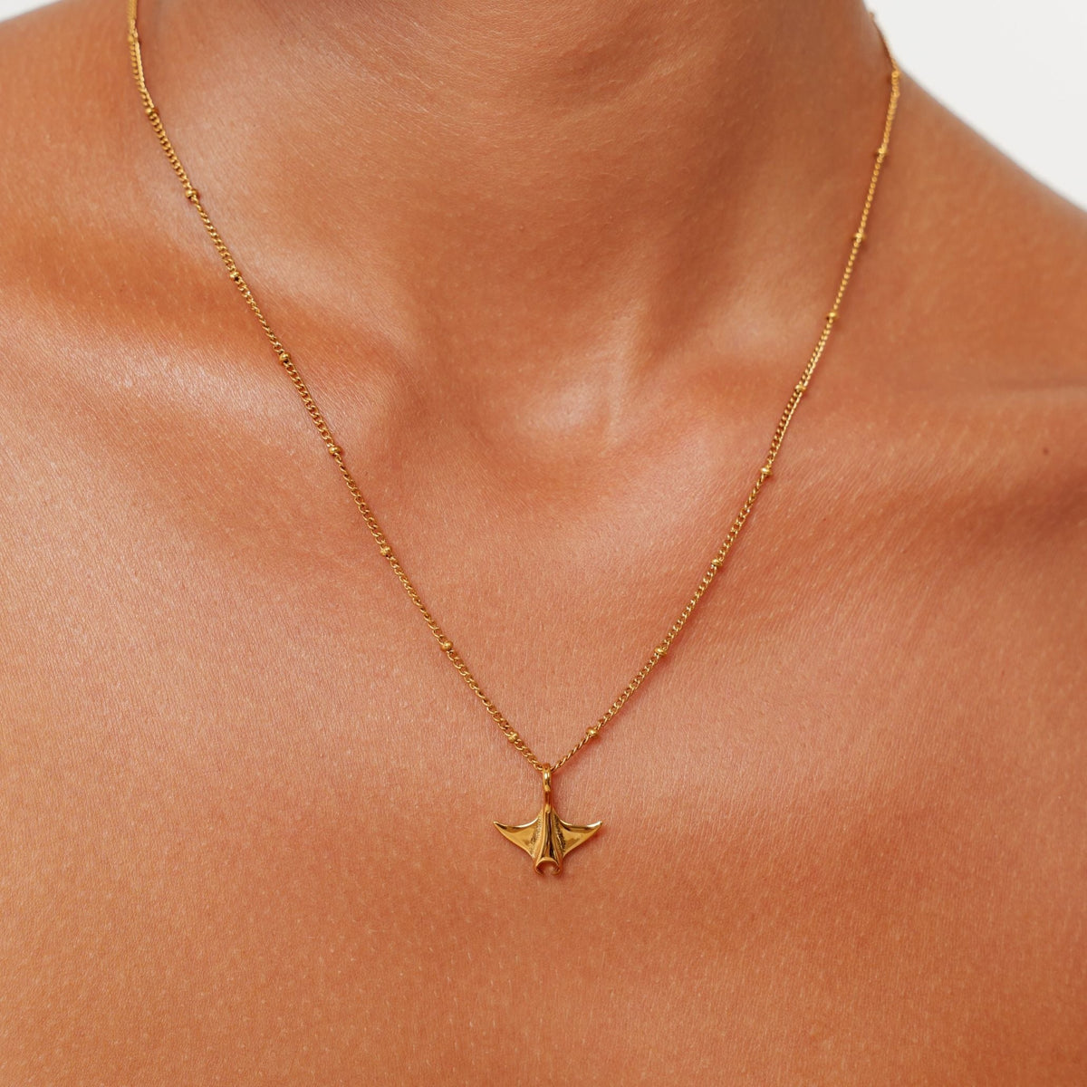 Manta Ray Pendant Necklace, 16 mm, Steel