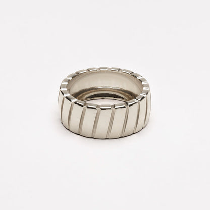Wide Ribbed Band Ring — Bold