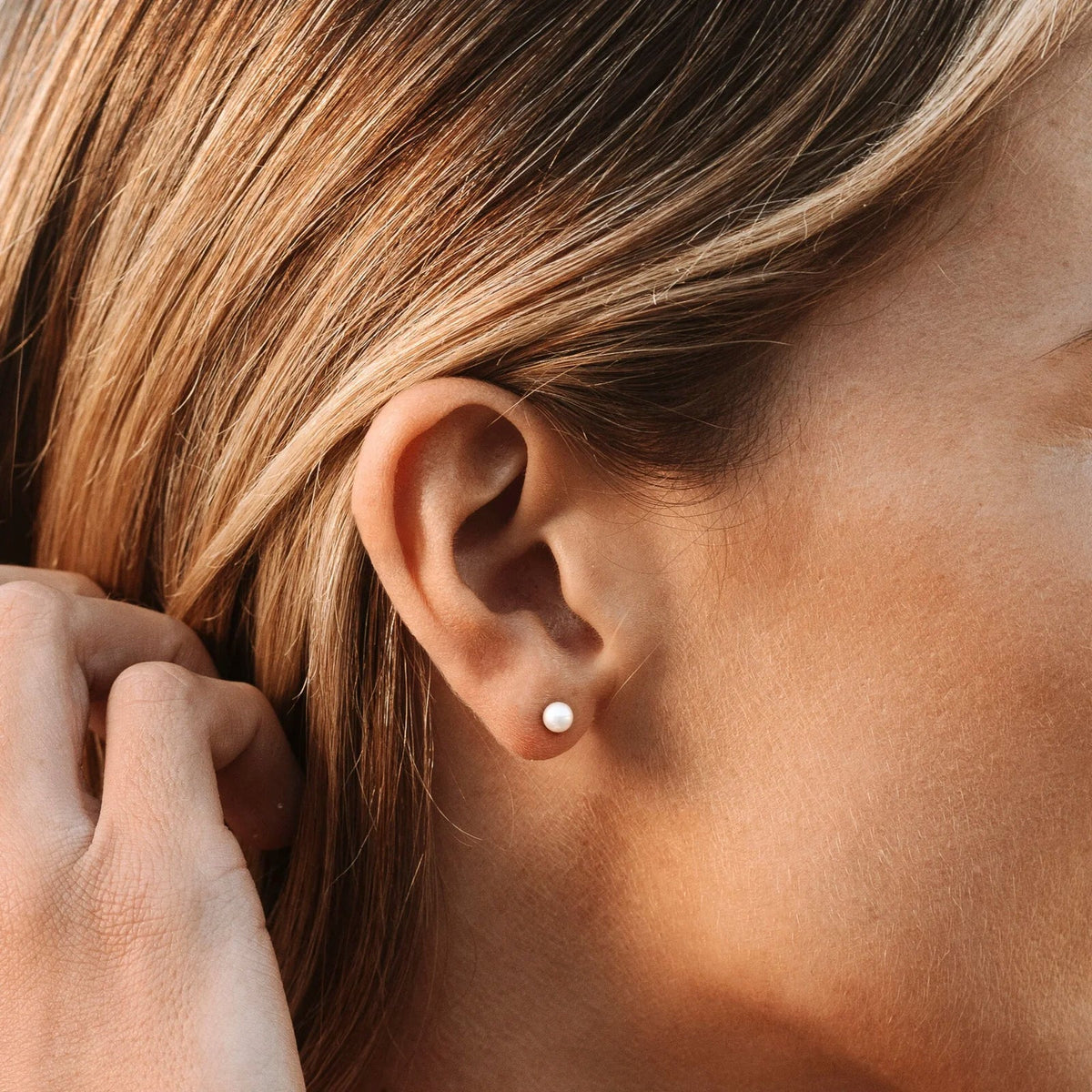 Freshwater Pearl Stud Earrings, 4 mm