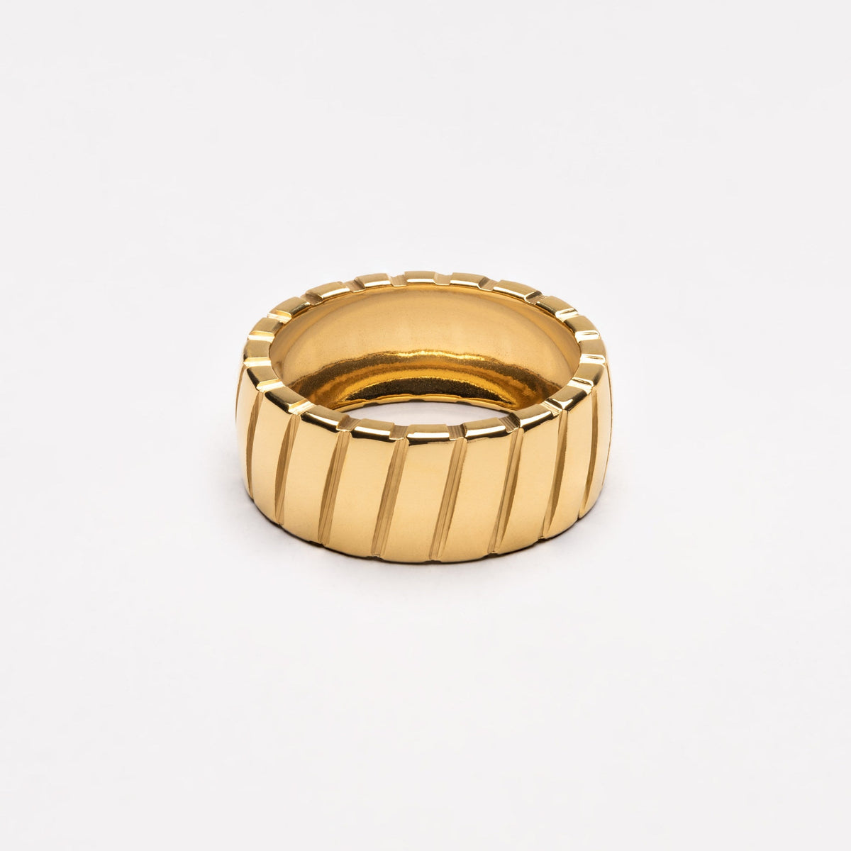 Wide Ribbed Band Ring — Bold
