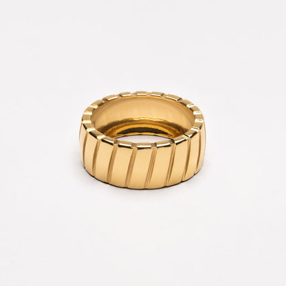 Wide Ribbed Band Ring — Bold